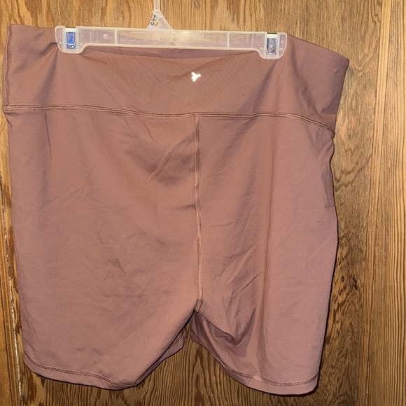 Old navy tan powersoft bike shorts - Picture 4 of 4